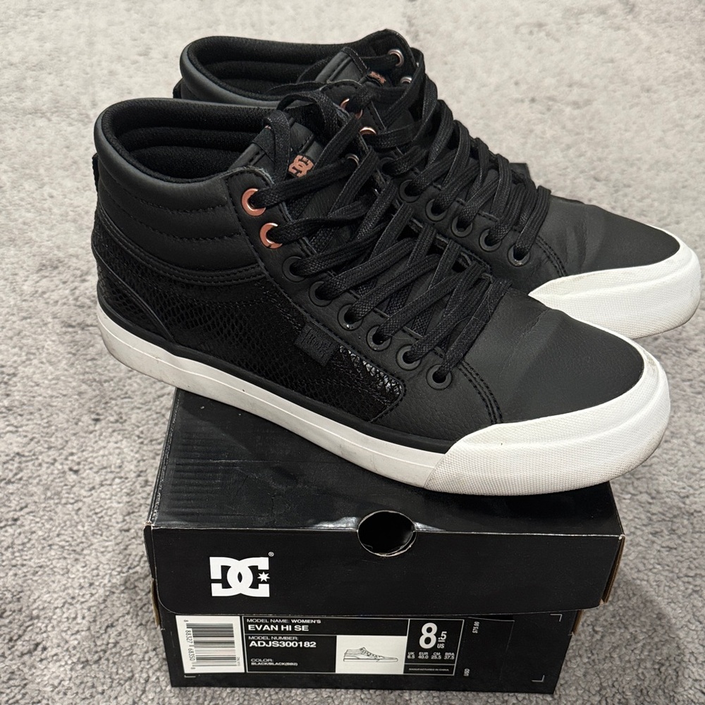 DC Women’s Evan Hi SE Sneakers